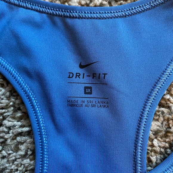 2 Nike Women’s Bras - Picture 4 of 7